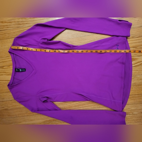 Size small Under Armour cold gear long sleeve - Picture 5 of 5